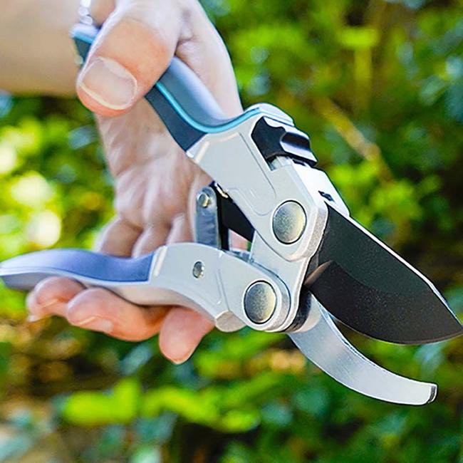 Heavy duty sharp pruner