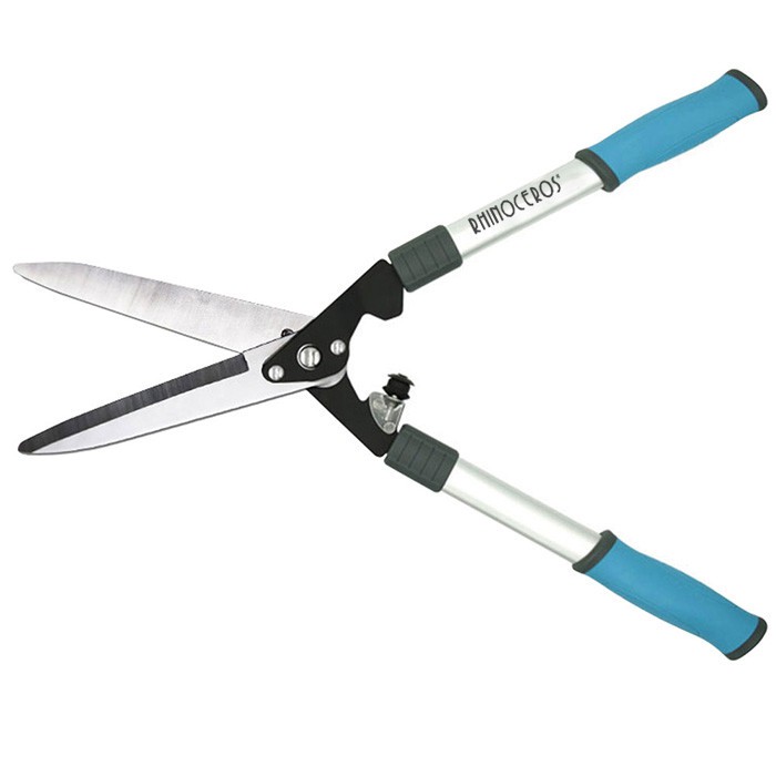 L-użu ta 'għodod tal-ġnien - imqassijiet tal-fergħat għolja u srieraq tal-fer...