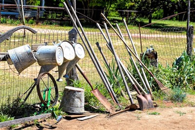 X'inhuma l-Elementi Bażiċi tad-Disinn tal-Pajsaġġ u l-Għodod Essenzjali tal-Ġ...